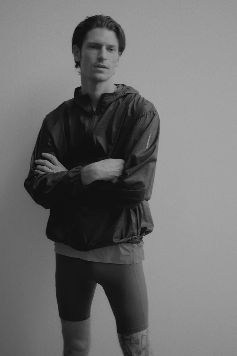 اتش اند ام كولون رياضي قصير من نسيج دراي موف